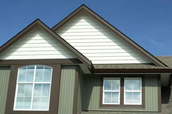 Cost of Vertical Vinyl Siding Repair in Menomonee Falls
