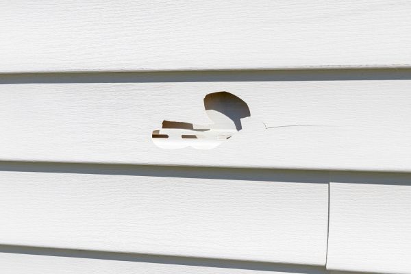 Cost of White Vinyl Siding Repair in Menomonee Falls